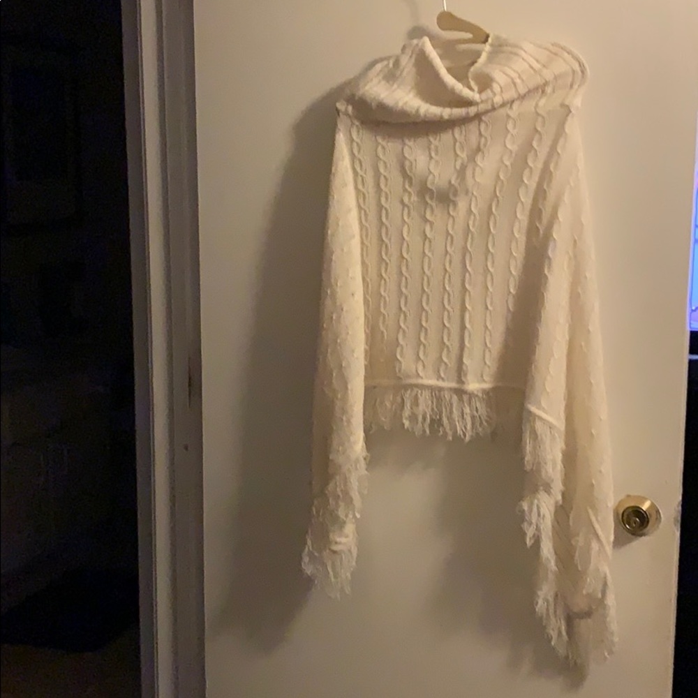 Women’s winter wrap EUC